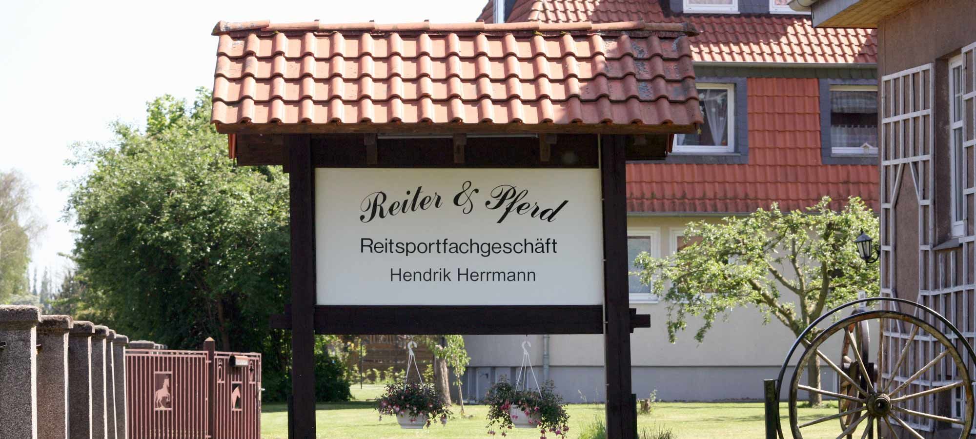 Reiter & Pferd Hendrik Herrmann in Salzgitter, Firmenschild im Vorgarten